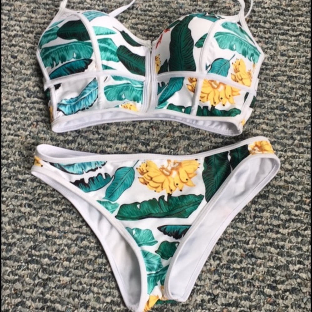 HUGE DISCOUNT✨ FUN FLORAL BIKINI